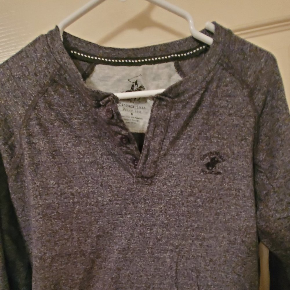 Loose knit men's polo. Size M. Great for summer or fall.